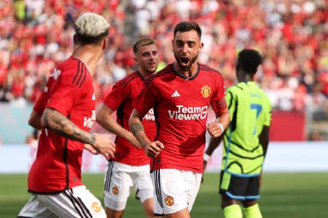 Ba tân binh ‘mất hút’, Arsenal thua bạc nhược MU ảnh 1