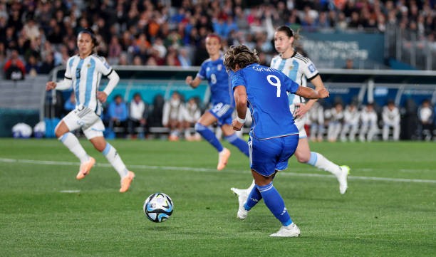 Hạ Argentina 1-0, tuyển nữ Italia chia sẻ ngôi đầu cùng Thụy Điển ảnh 12