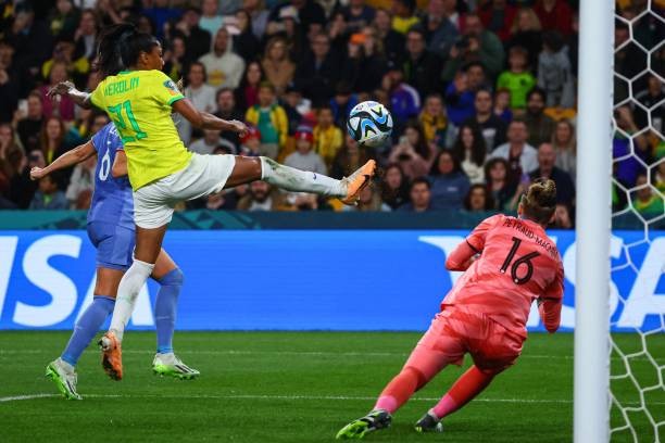 Tuyển nữ Pháp vượt lên đầu bảng sau khi đánh bại Brazil 2-1 ảnh 4