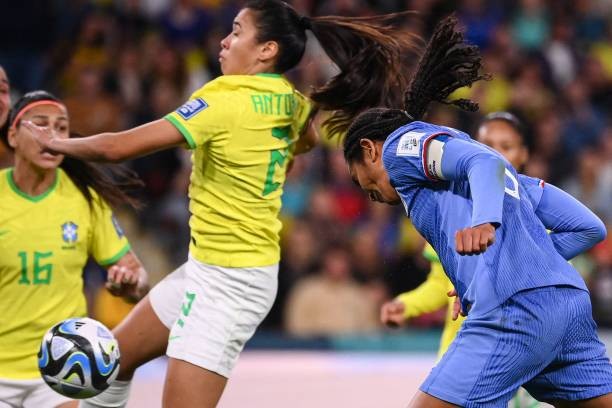 Tuyển nữ Pháp vượt lên đầu bảng sau khi đánh bại Brazil 2-1 ảnh 2