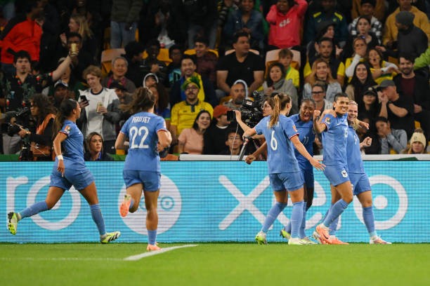 Tuyển nữ Pháp vượt lên đầu bảng sau khi đánh bại Brazil 2-1 ảnh 13