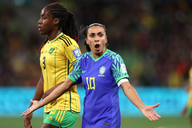 Marta bất lực, tuyển nữ Brazil bị Jamaica loại khỏi World Cup nữ 2023 ảnh 1