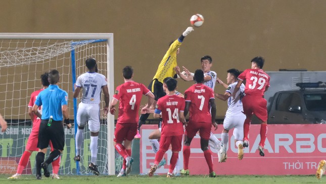 Caio lập cú đúp giúp Hà Nội đánh bại Hải Phòng 3-1, chiếm ngôi đầu bảng ảnh 6