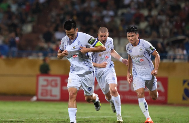Caio lập cú đúp giúp Hà Nội đánh bại Hải Phòng 3-1, chiếm ngôi đầu bảng ảnh 11