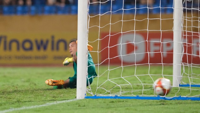 Caio lập cú đúp giúp Hà Nội đánh bại Hải Phòng 3-1, chiếm ngôi đầu bảng ảnh 9