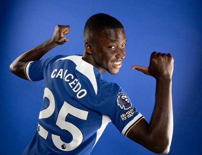 ‘Bom tấn’ đắt nhất lịch sử Premier League Moises Caicedo lấy số áo bỏ trống 20 năm ở Chelsea ảnh 1