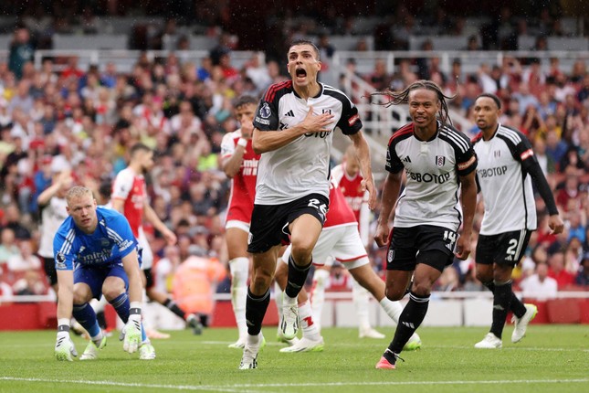 Arsenal mất điểm cay đắng trước Fulham trong thế hơn người ảnh 1