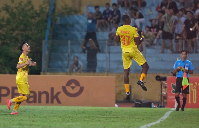 CAHN lên ngôi vô địch sau trận hòa 1-1 với Thanh Hóa ảnh 4
