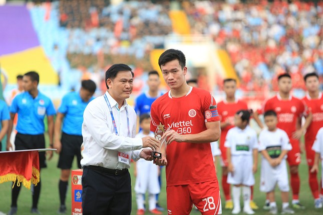 Cầu thủ xuất sắc nhất V-League 2023: Hoàng Đức tranh giải với Hải Huy, Nguyên Mạnh ảnh 1