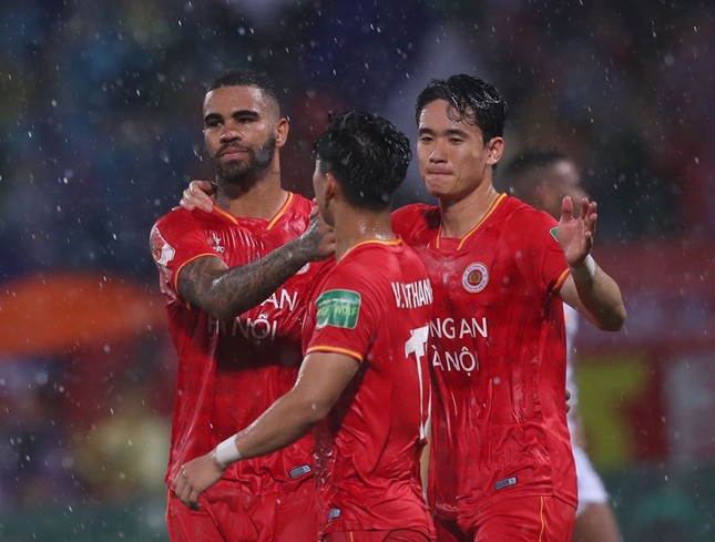 Đội hình tiêu biểu V-League 2023: Ngôi sao CAHN vắng mặt đáng tiếc ảnh 1