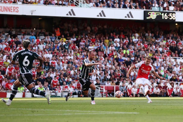 Arsenal đánh bại MU bằng 3 tuyệt phẩm ảnh 14