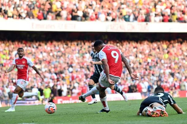 Arsenal đánh bại MU bằng 3 tuyệt phẩm ảnh 2