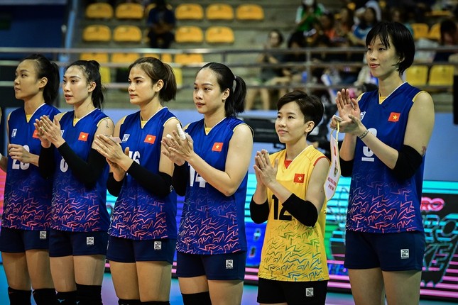 Tuyển bóng chuyền nữ Việt Nam thua chóng vánh Trung Quốc ở bán kết giải Vô địch châu Á 2023 ảnh 1
