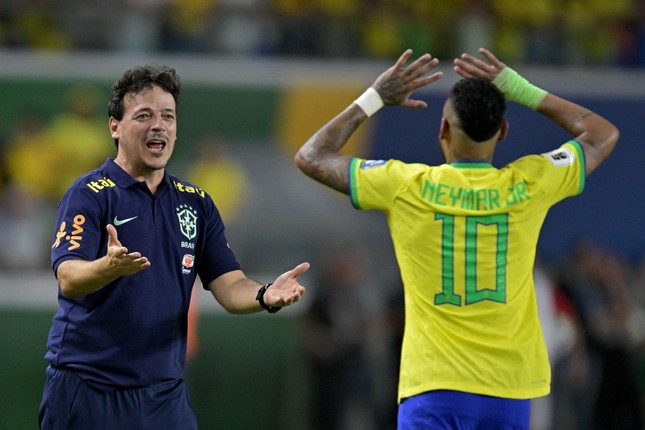 Neymar phá kỷ lục của Pele, Brazil đại thắng trong trận ra mắt HLV tạm quyền ảnh 1