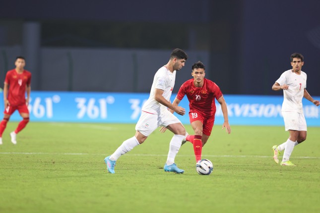 Olympic Iran áp đảo Olympic Việt Nam với chiến thắng 4-0 ảnh 6