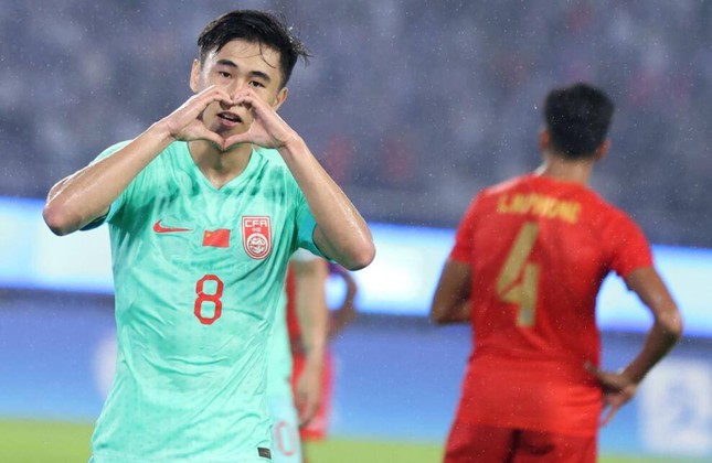 Xác định 5 đội đầu tiên giành vé vào vòng 1/8 bóng đá nam Asiad 19 ảnh 1