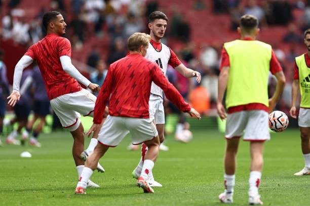 Arsenal và Tottenham bất phân thắng bại trong trận derby bắc London rực lửa ảnh 33