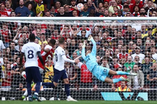 Arsenal và Tottenham bất phân thắng bại trong trận derby bắc London rực lửa ảnh 15