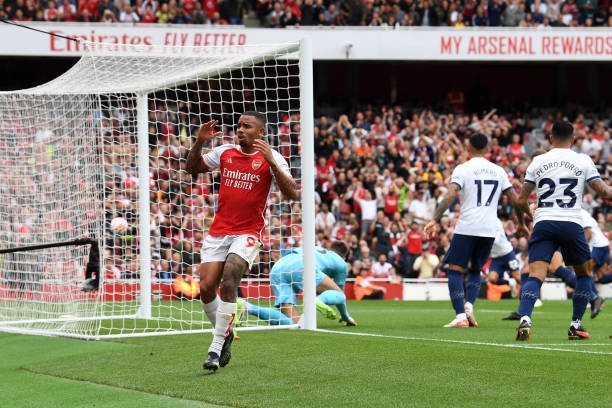 Arsenal và Tottenham bất phân thắng bại trong trận derby bắc London rực lửa ảnh 19