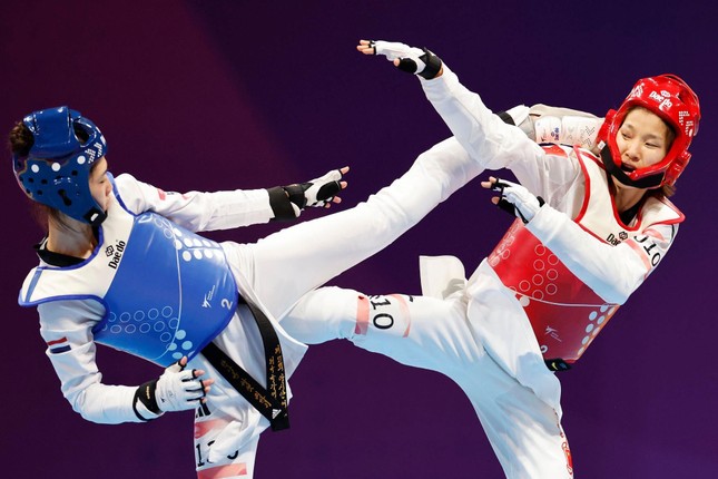 Siêu võ sĩ Thái Lan bật khóc vì bộ giáp hỏng, tưởng mất HCV Taekwondo Asiad 19 ảnh 3