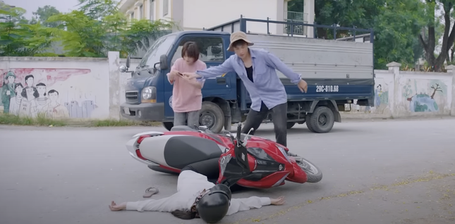 Khán giả đòi đổi tên phim Việt giờ vàng thành 'Món nợ của cha' ảnh 3