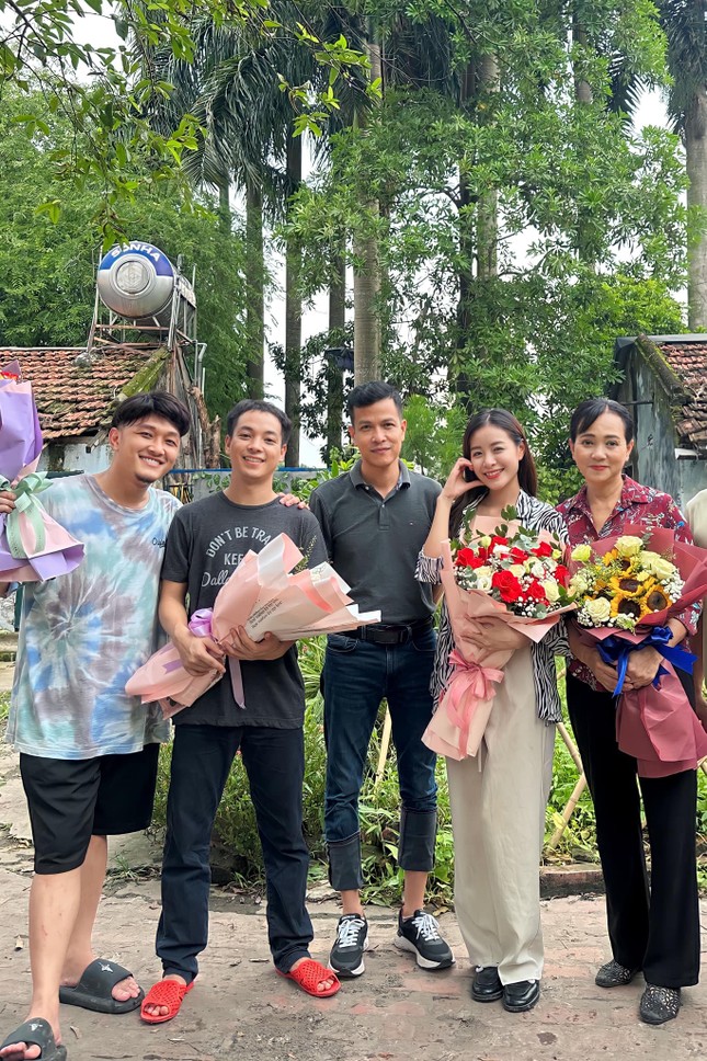 Diễn viên Trần Vân, Doãn Quốc Đam và Duy Hưng chia tay 'Làng trong phố' ảnh 3