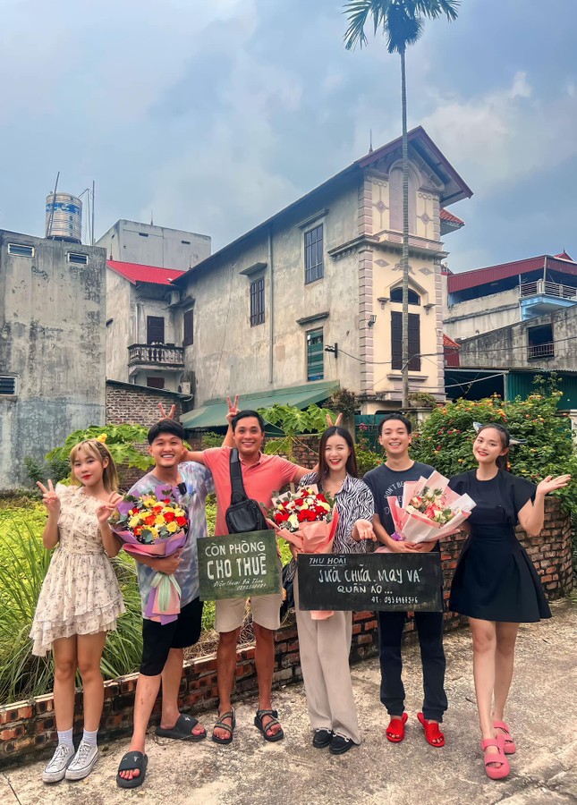 Diễn viên Trần Vân, Doãn Quốc Đam và Duy Hưng chia tay 'Làng trong phố' ảnh 4