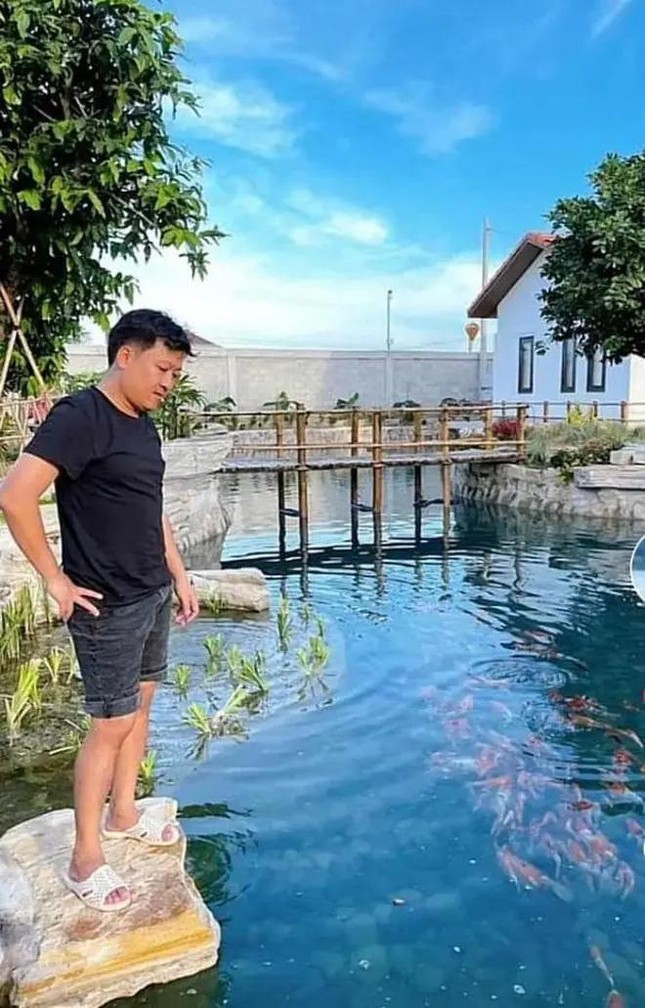 Hoàng Oanh đến nhà Nhã Phương - Trường Giang, 'check in' hồ cá koi bạc tỷ ảnh 9