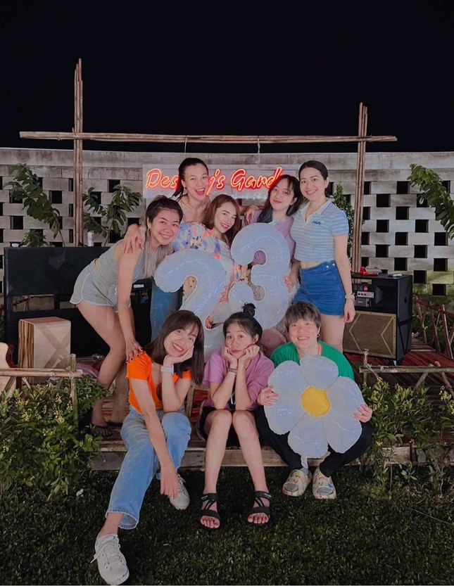 Hoàng Oanh đến nhà Nhã Phương - Trường Giang, 'check in' hồ cá koi bạc tỷ ảnh 3