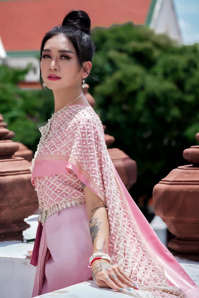 Những nghệ sĩ Việt công khai là người thuộc cộng đồng LGBT ảnh 12
