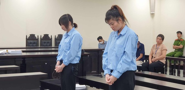 Bản án nghiêm khắc cho hai bảo mẫu thay nhau hành hạ bé trai đến tử vong ảnh 1