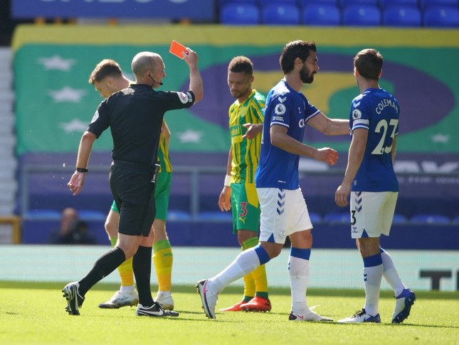 Ngôi sao của Everton khiến đối thủ nổi đóa đánh thẳng mặt ảnh 1