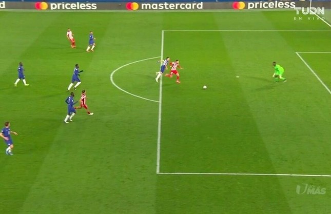 Chelsea thoát phạt đền gây tranh cãi ảnh 1