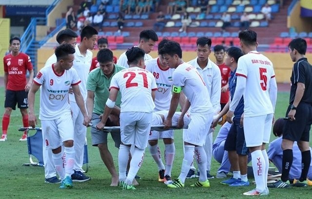 Những ca gãy chân kinh hoàng trong làng bóng đá Việt ảnh 4