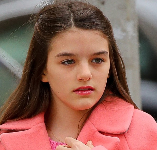 Suri Cruise leo thẳng top tìm kiếm ở Hàn Quốc vì vóc dáng, khí chất như ngôi sao ở tuổi 14 ảnh 11