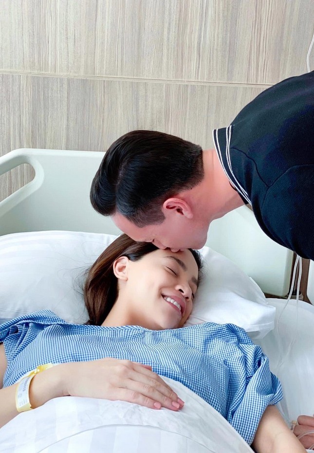 Khoảnh khắc Hồ Ngọc Hà bật khóc khi được Kim Lý cầu hôn ảnh 3