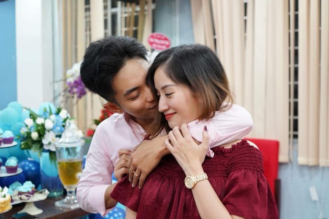 Khánh Thi nén đau sau sinh mổ để tổ chức sinh nhật cho Phan Hiển ảnh 6