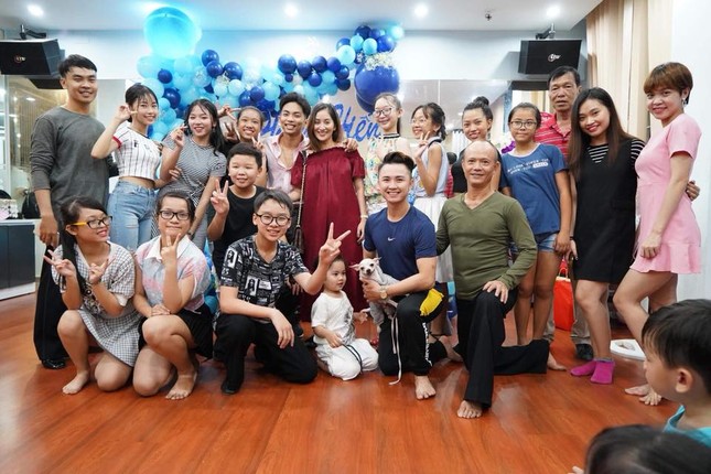 Khánh Thi nén đau sau sinh mổ để tổ chức sinh nhật cho Phan Hiển ảnh 3