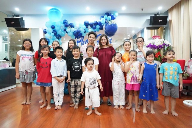 Khánh Thi nén đau sau sinh mổ để tổ chức sinh nhật cho Phan Hiển ảnh 4