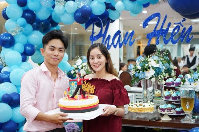 Khánh Thi nén đau sau sinh mổ để tổ chức sinh nhật cho Phan Hiển ảnh 9