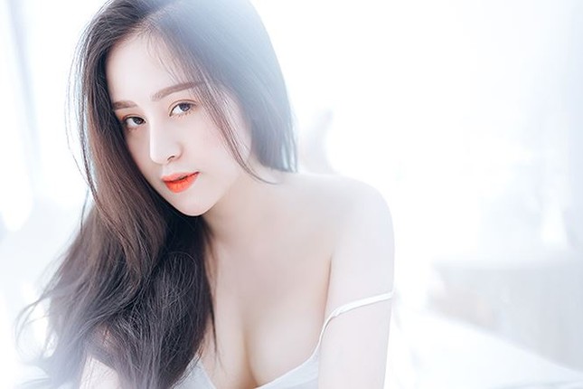 Showbiz 7/7: Cụ ông 89 tuổi làm mẫu khỏa thân là ai? ảnh 3