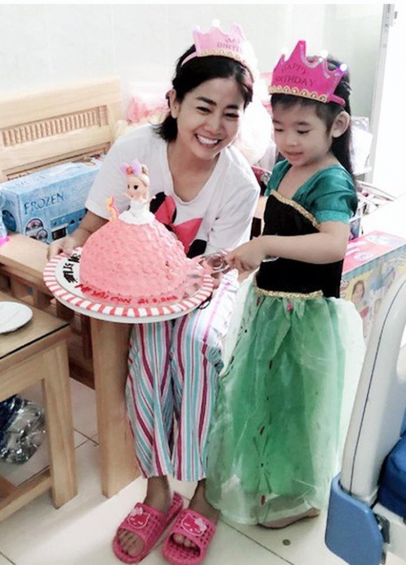 Showbiz 28/8: Vì sao Hà Hồ gây tranh cãi khi mặc váy gợi cảm? ảnh 4