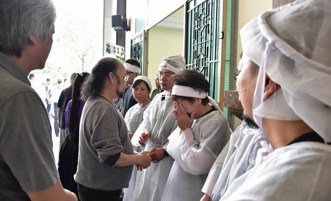 Người thân, đồng nghiệp khóc nghẹn trong lễ tang của NSND Đoàn Dũng ảnh 1