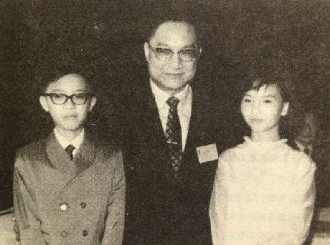 4 con của Kim Dung: Không ai theo nghiệp cha, con cả 'bi thảm' nhất ảnh 2