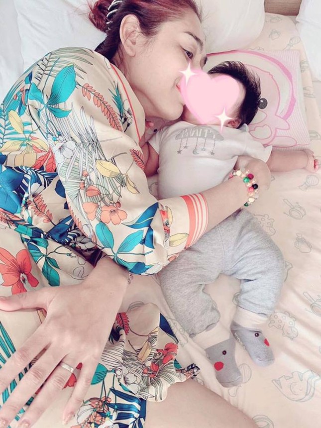 Lâm Khánh Chi khoe ảnh con trai 3 tháng có mũi cao vút giống cô ảnh 1