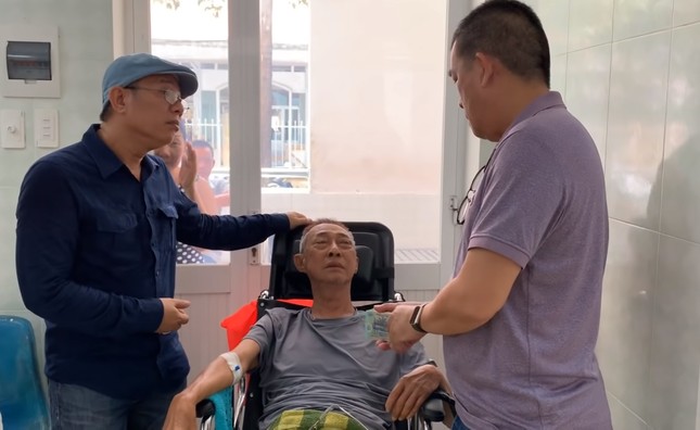 Bệnh ung thư của nghệ sĩ Lê Bình chuyển biến xấu ảnh 1