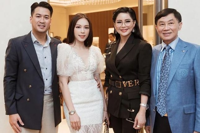Linh Rin xóa hết hình đôi, thừa nhận rạn nứt tình cảm với con trai Johnathan Hạnh Nguyễn ảnh 1