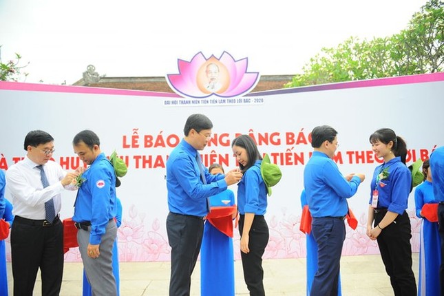 Toàn cảnh Lễ báo công dâng Bác và trao huy hiệu Thanh niên tiên tiến làm theo lời Bác ảnh 6