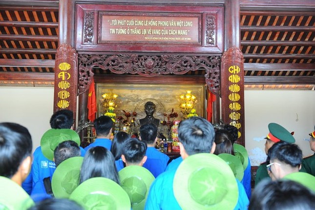 Toàn cảnh Lễ báo công dâng Bác và trao huy hiệu Thanh niên tiên tiến làm theo lời Bác ảnh 18