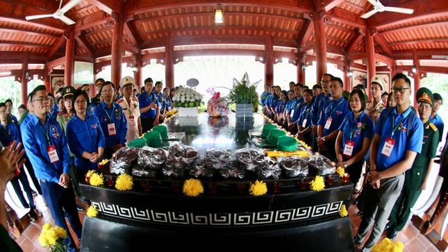 Toàn cảnh Lễ báo công dâng Bác và trao huy hiệu Thanh niên tiên tiến làm theo lời Bác ảnh 19